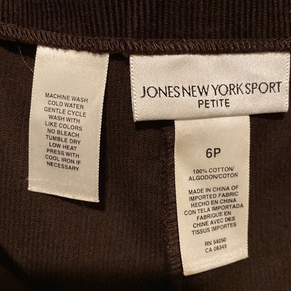 JONES NEW YORK Vintage 100% cotton fit and flare skirt. Brown corduroy. Size 6P. - Picture 5 of 6